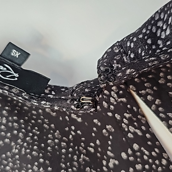 Rails Roslyn Slate Python Blouse Top Luxe Satin Crepe Longsleeve Keyhole Gray XS - Picture 9 of 16